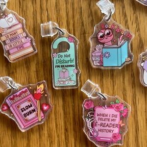 NEW Books Dust Plug Set🌺